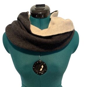 Neiman Marcus Cashmere Collection Twisted Snood Infinity Scarf Gray Cream